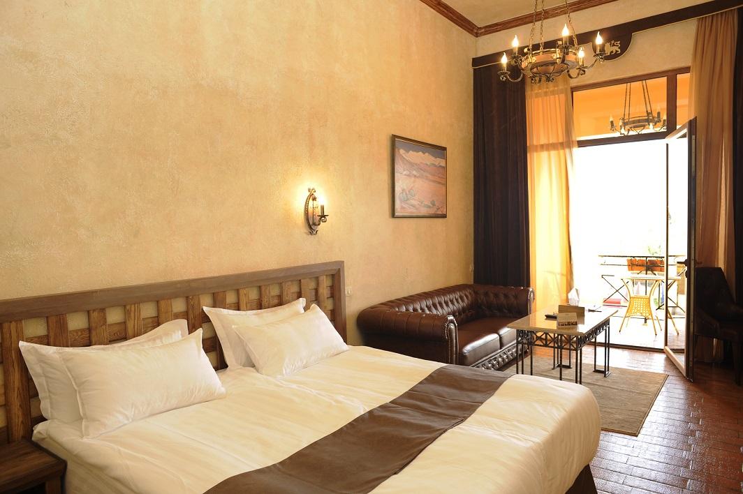 Caucasus Hotel Kasagh Esterno foto A room at the hotel