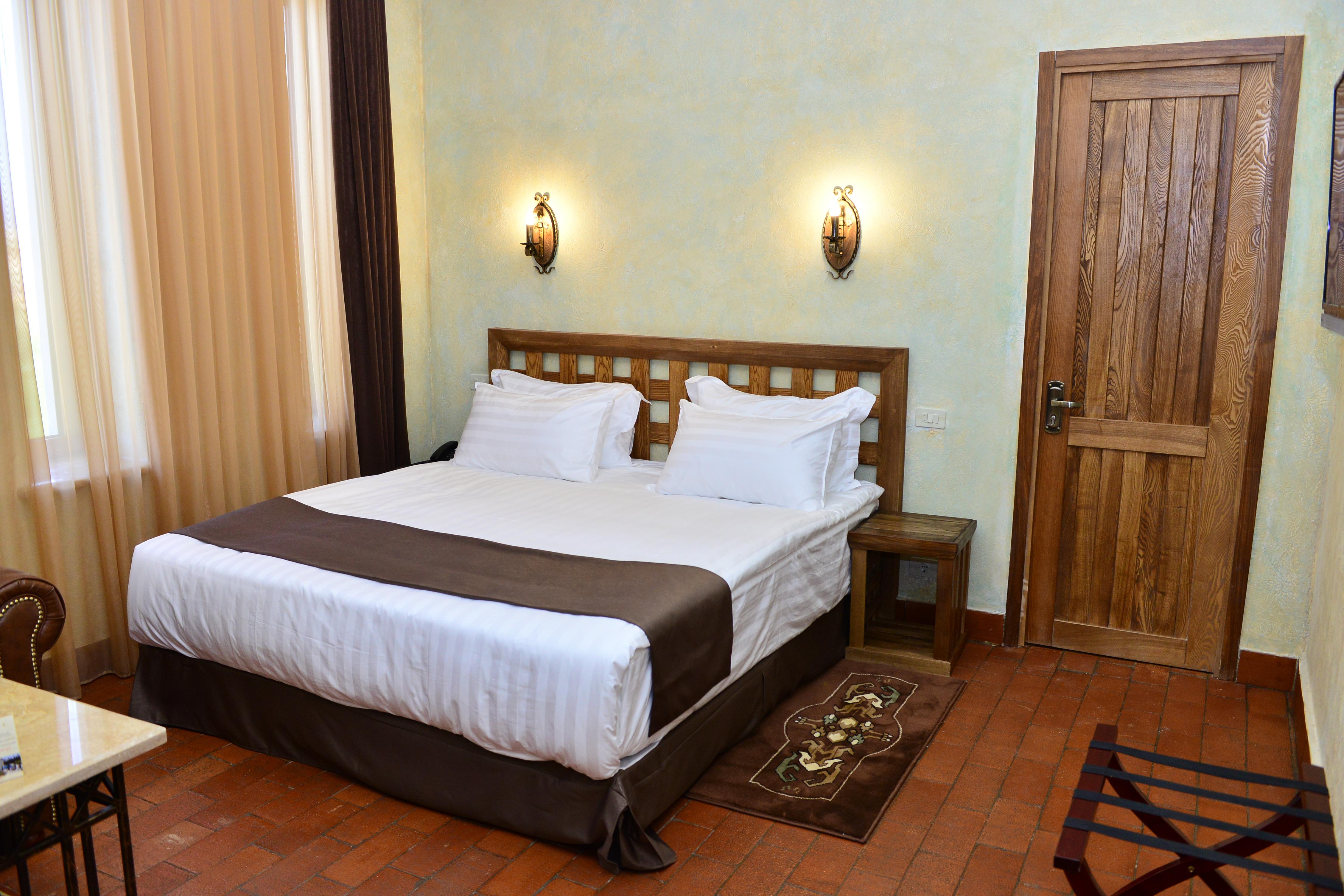 Caucasus Hotel Kasagh Esterno foto A bedroom at the hotel