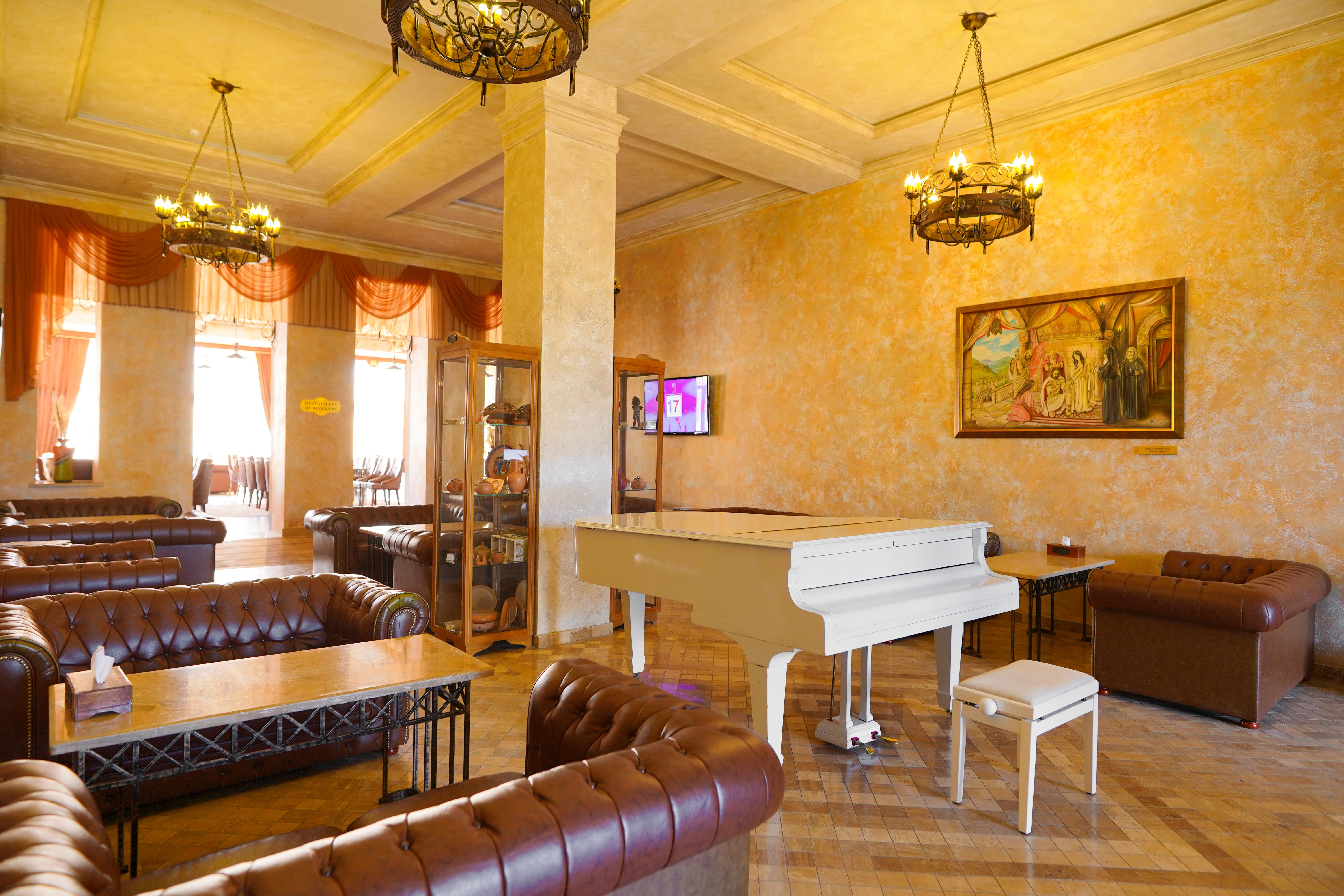 Caucasus Hotel Kasagh Esterno foto The interior of the hotel
