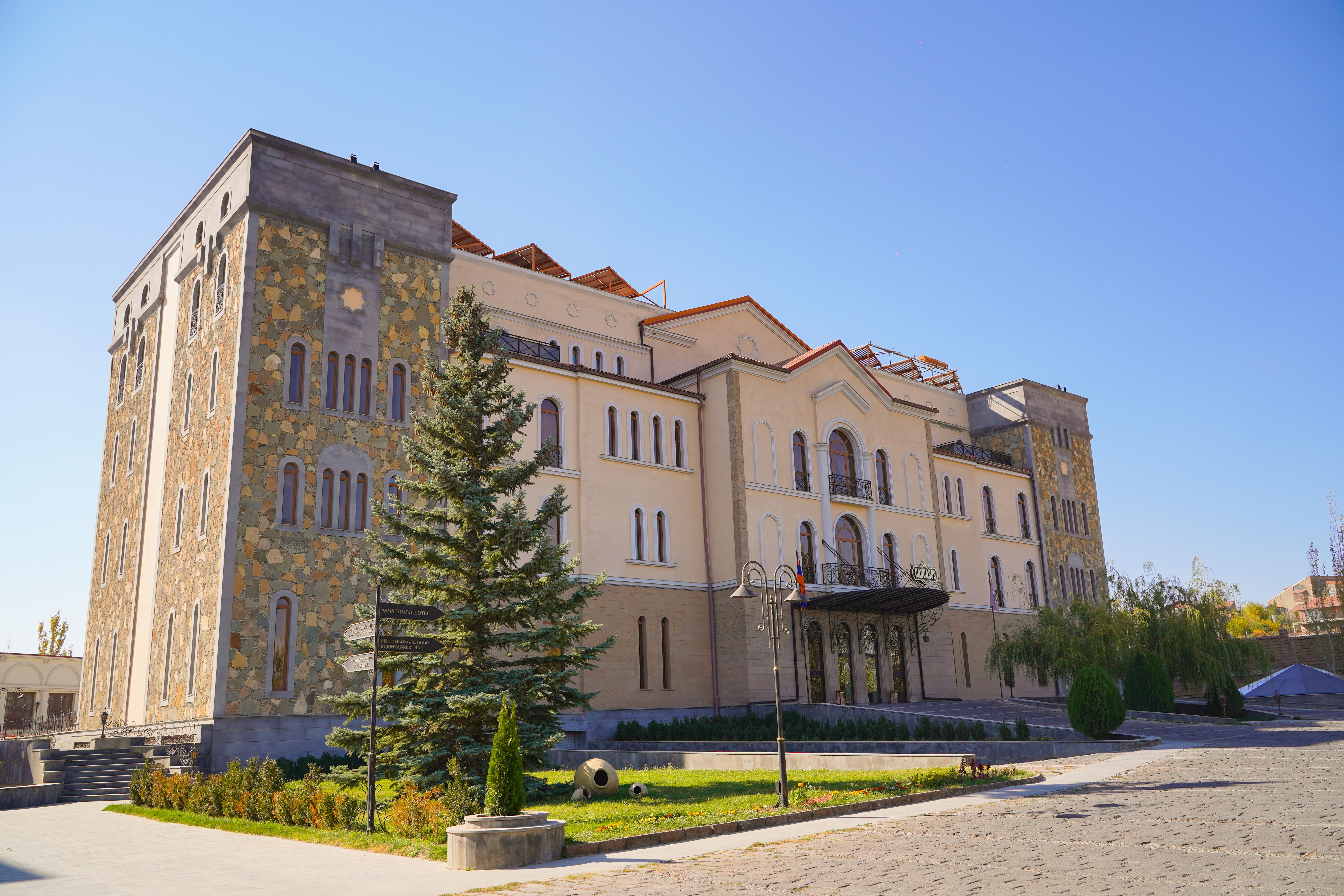 Caucasus Hotel Kasagh Esterno foto The National Museum of the Republic of Dagestan