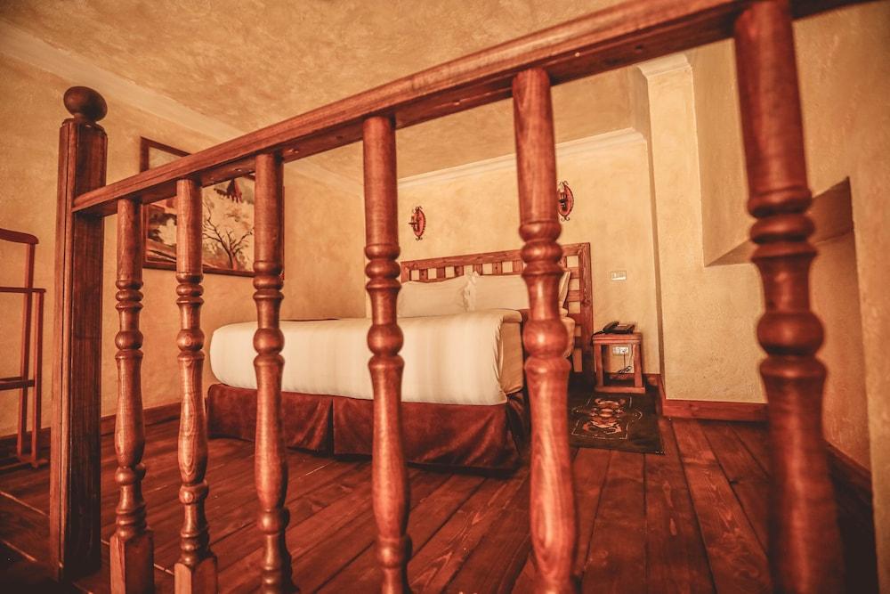 Caucasus Hotel Kasagh Esterno foto A bed in a hotel room