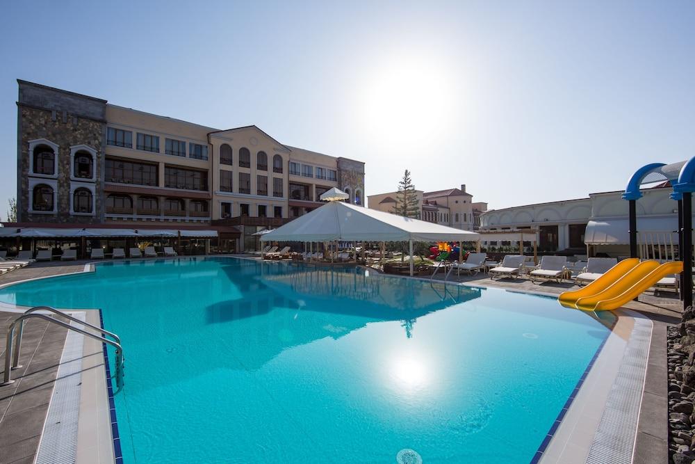 Caucasus Hotel Kasagh Esterno foto The swimming pool at the hotel